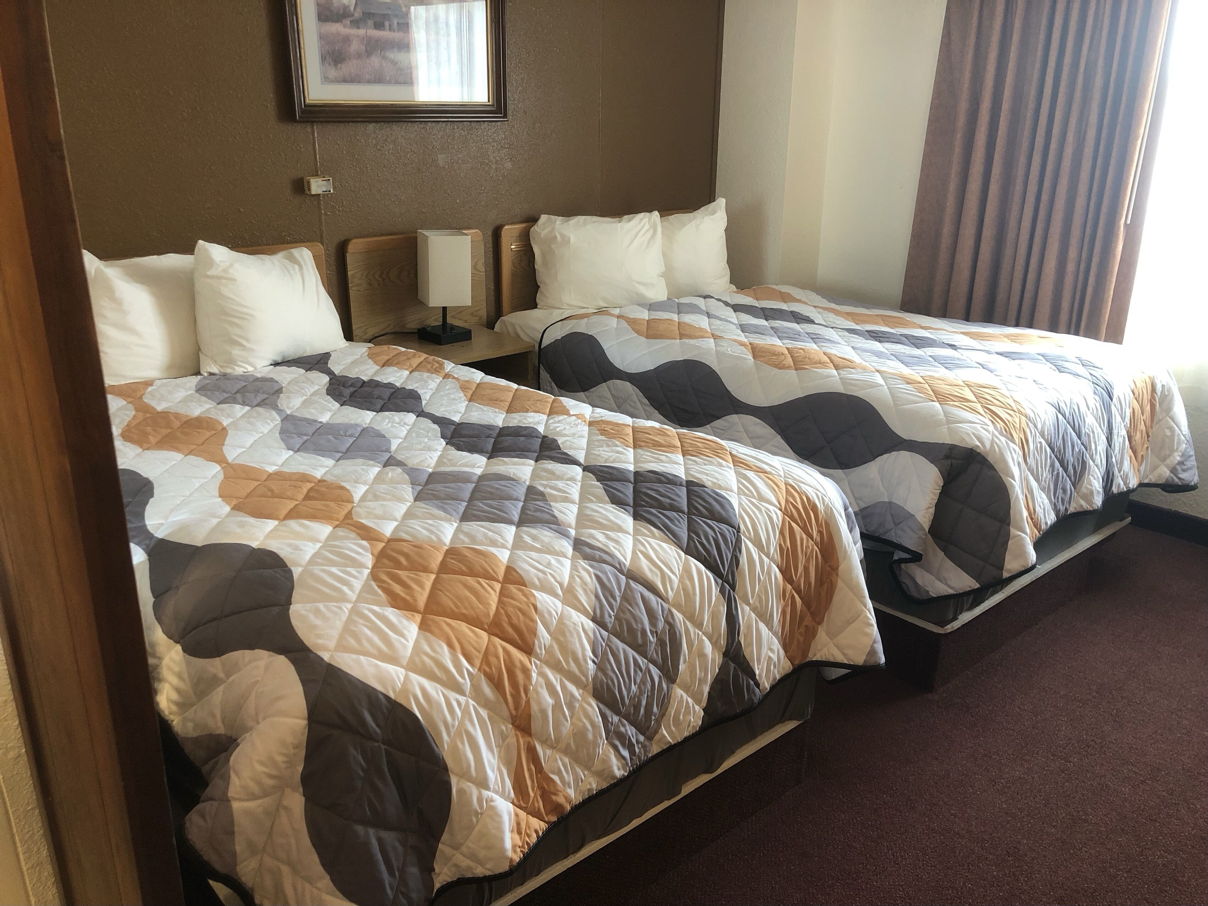 deluxe twin room | 1 bedroom, desk, blackout curtains, iron/ironing board