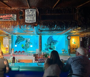 2 bars, piano-bar, bar à cocktails