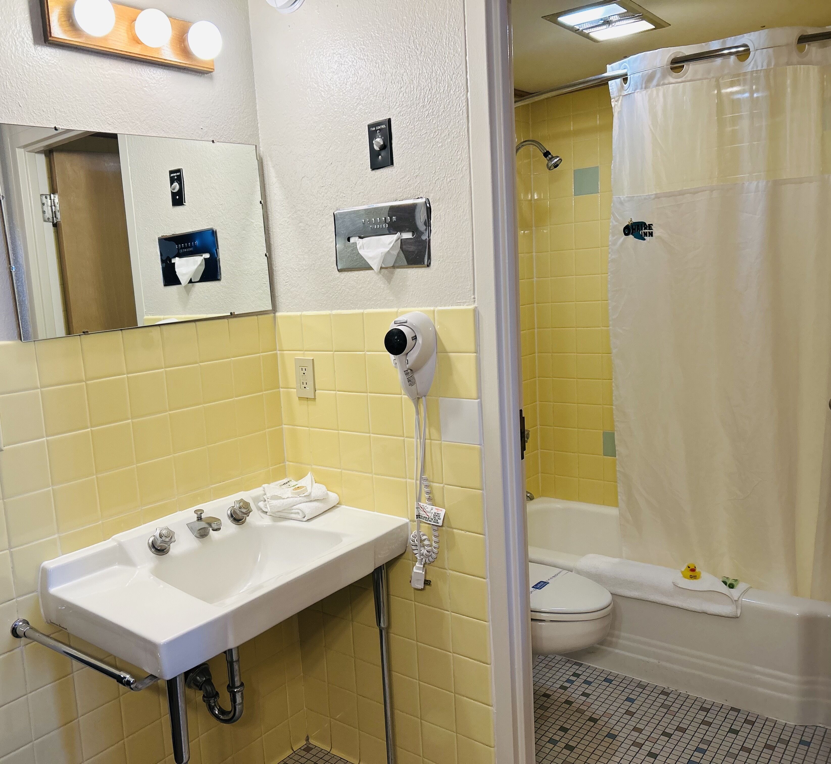 deluxe twin room | bathroom | deep-soaking bathtub, free toiletries, hair dryer, towels