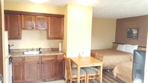 Fridge, microwave - Oakdale Motel  (Owatonna)