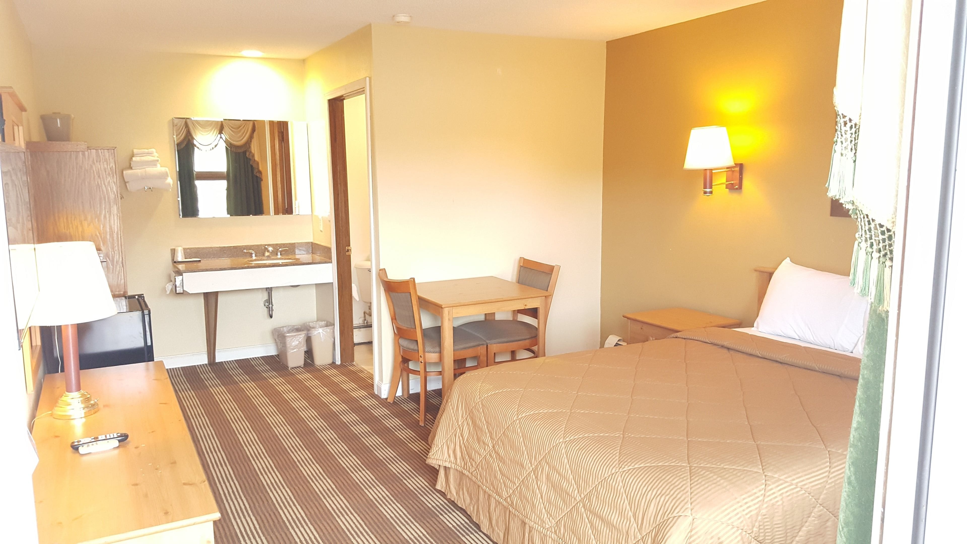 Iron/ironing board, free WiFi, bed sheets, alarm clocks