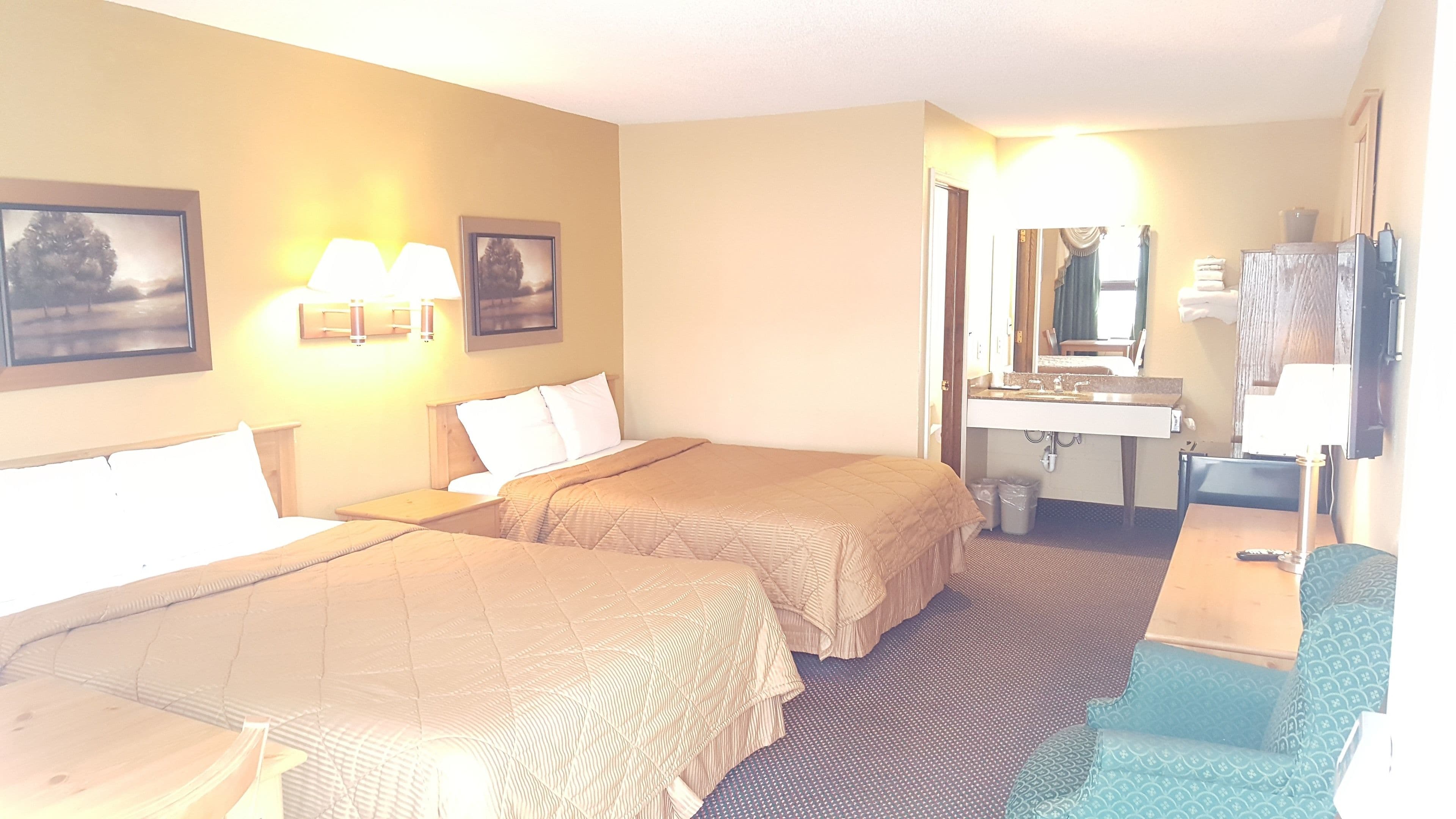 熨斗/熨衣板、免费 WiFi、床单、闹钟