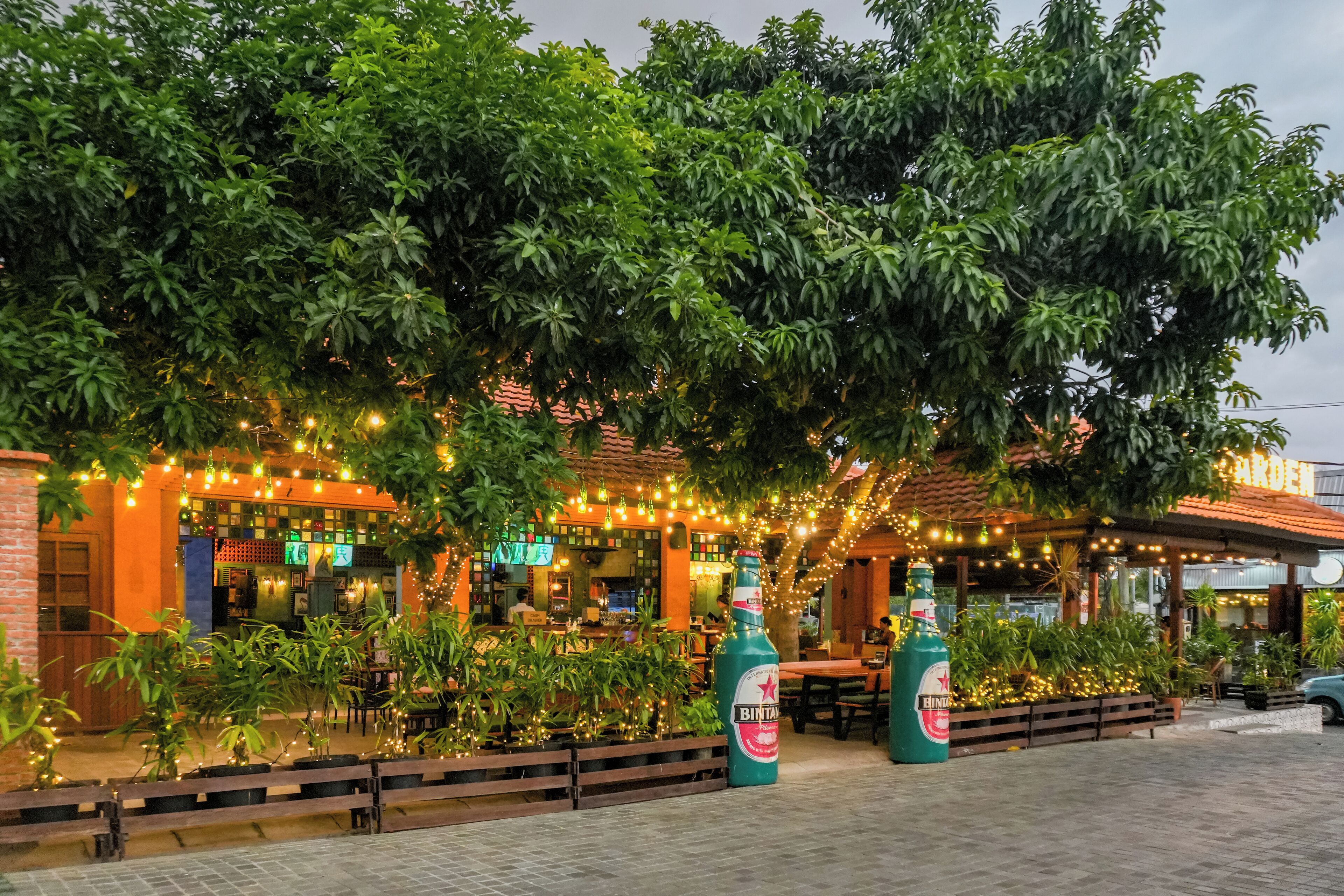 7 restaurants, lunch, dinner served; mediterranean cuisine