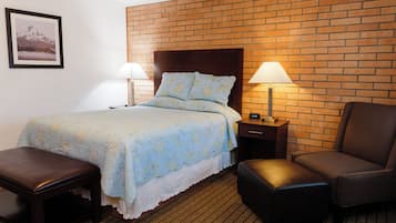 Standard Room, 1 Queen Bed | Desk, iron/ironing board, free cribs/infant beds, free rollaway beds