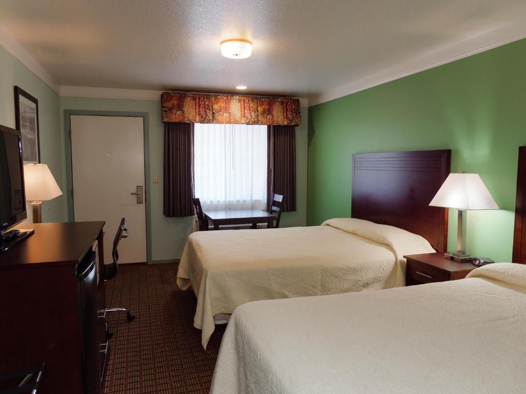 Desk, iron/ironing board, WiFi (free), bed sheets