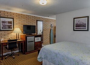 Standard Room, 1 Queen Bed | Desk, iron/ironing board, free cots/infant beds, free rollaway beds