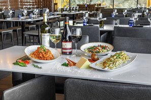 5 restaurants; breakfast, lunch, and dinner served - Destination Geneva National (Lake Geneva)
