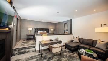 Hypo-allergenic bedding, Tempur-Pedic beds, desk, blackout drapes