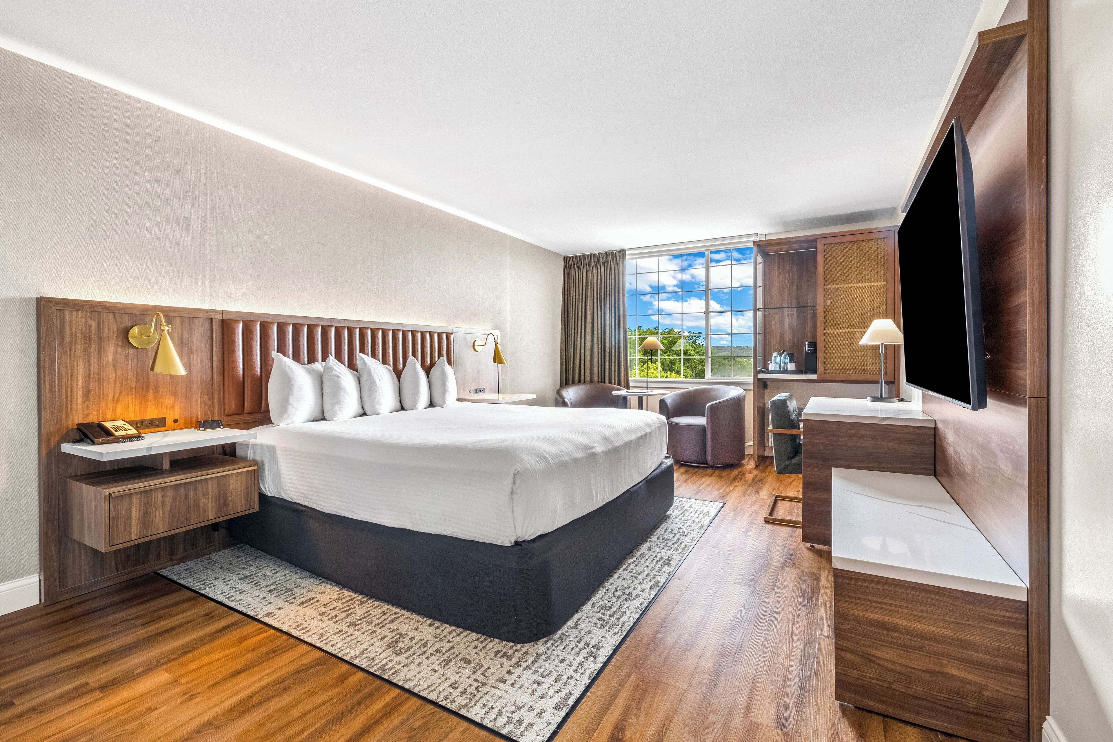 Camas con pillow-top, caja de seguridad en la habitación y escritorio 