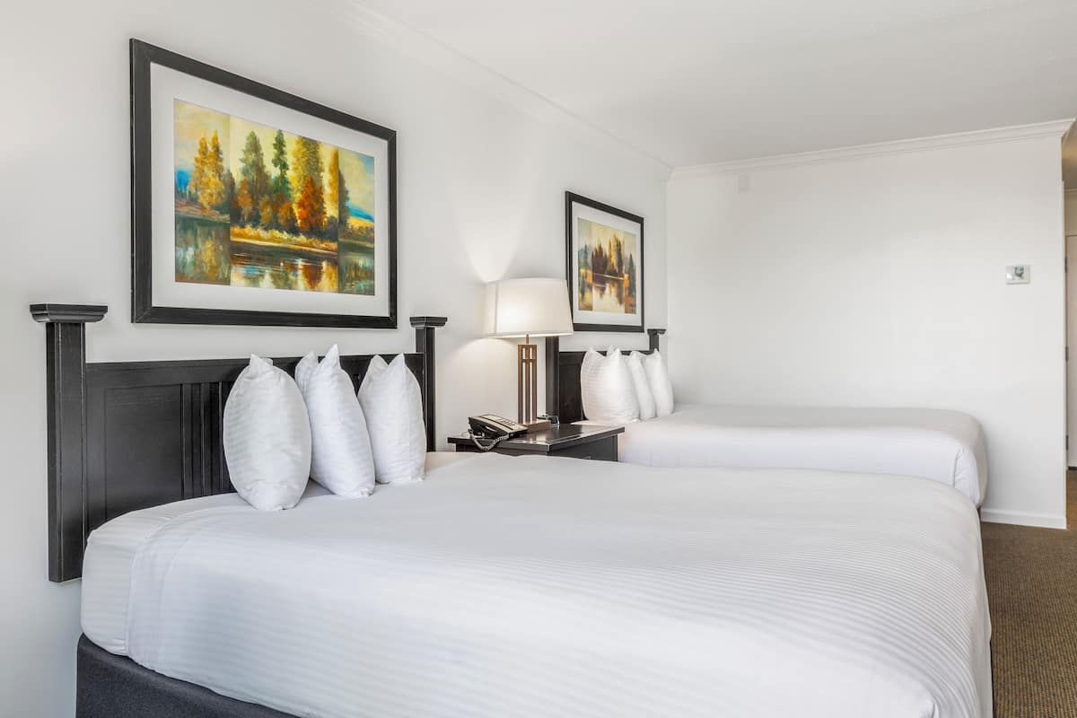1 Schlafzimmer, Pillowtop-Betten, Zimmersafe, Schreibtisch