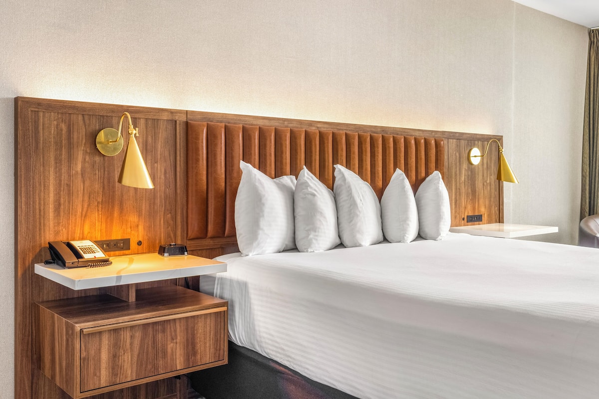 1 Schlafzimmer, Pillowtop-Betten, Zimmersafe, Schreibtisch