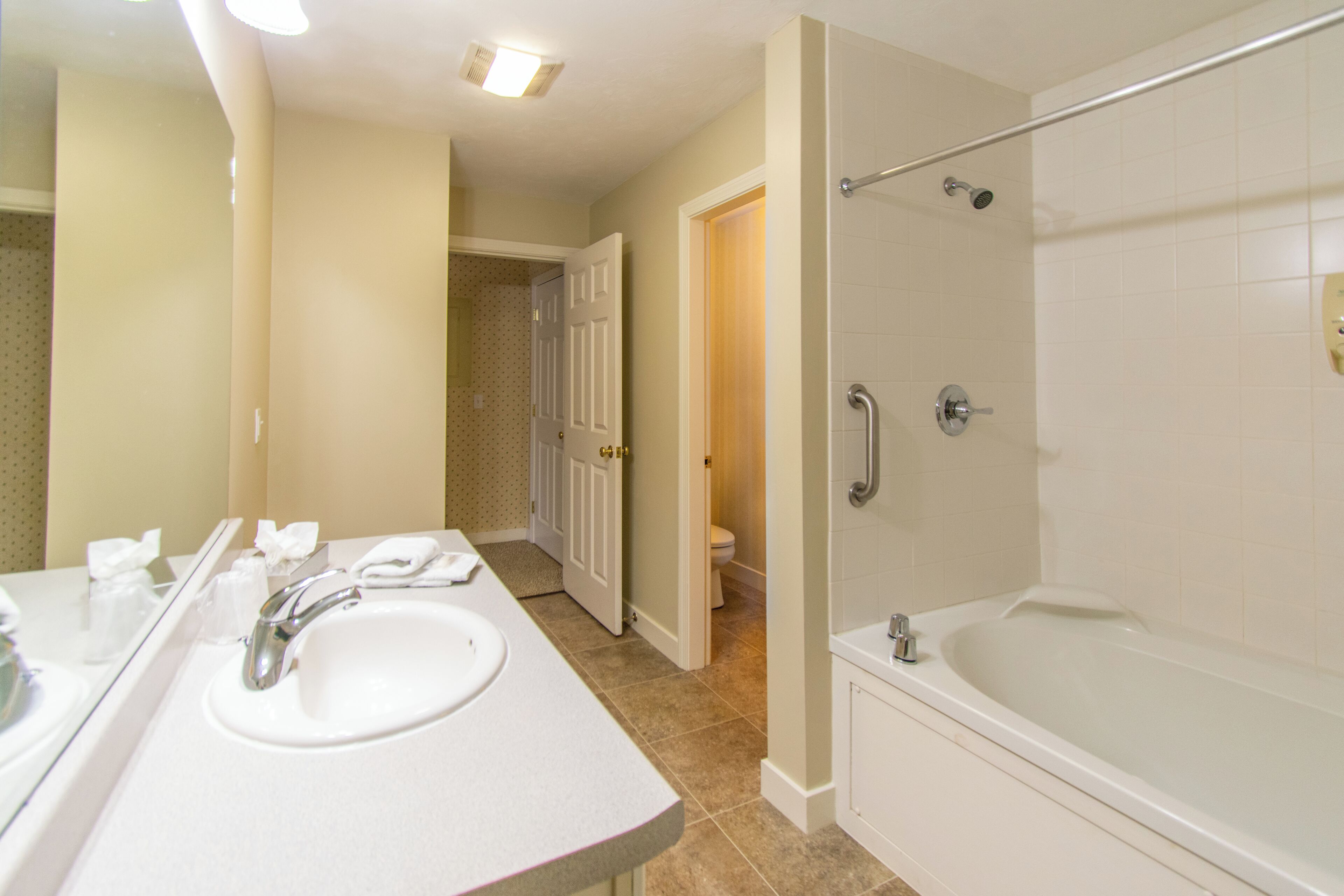 deluxe studio, queen wall bed and queen sleep sofa  | bathroom | combined shower/bathtub, free toiletries, hair dryer, towels