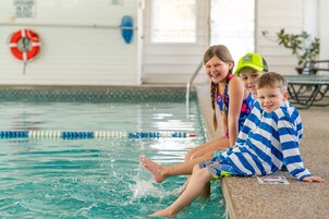 Indoor pool, sun loungers