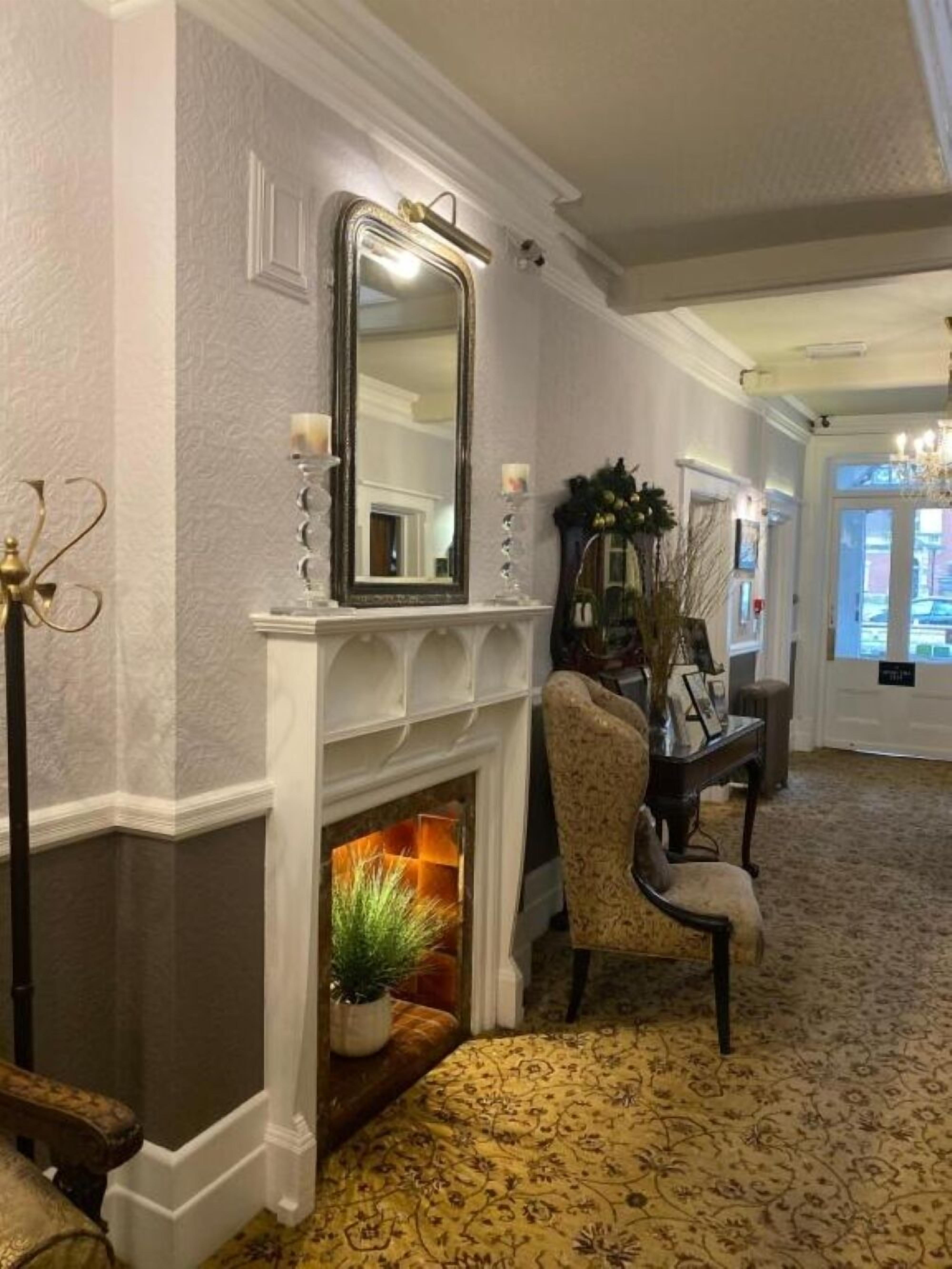 Photo - Langtry Manor Hotel