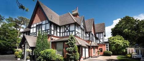 المنشأة من الخارج