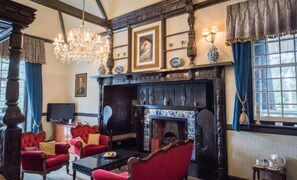 Superior Suite, Ensuite | 1 bedroom, individually decorated, individually furnished, desk