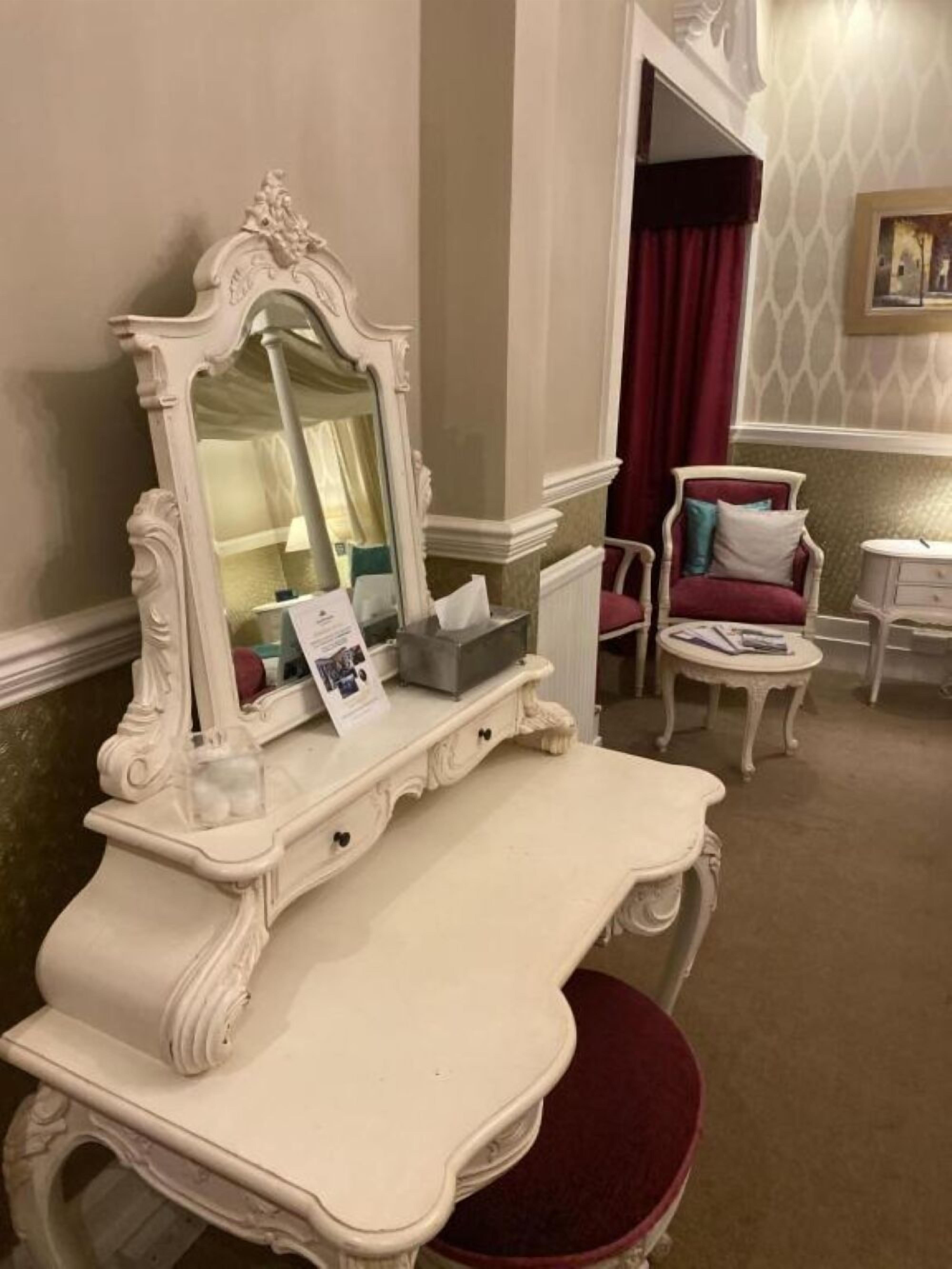 executive suite, ensuite, garden view | 1 bedroom, individually decorated, individually furnished, desk