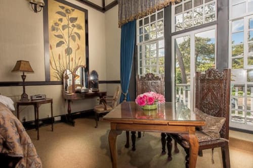 Superior Suite, Ensuite | Individually decorated, individually furnished, desk, iron/ironing board