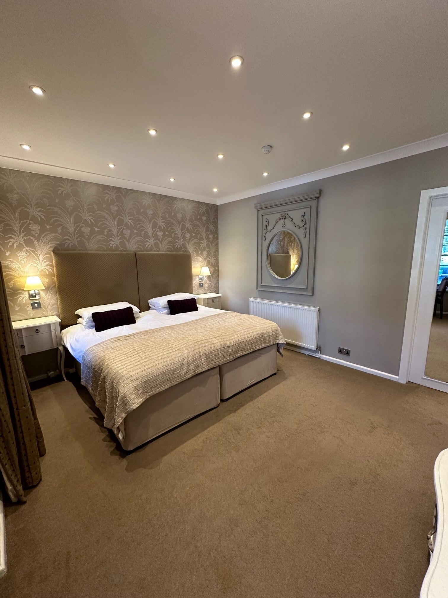 executive suite, ensuite | 1 bedroom, individually decorated, individually furnished, desk