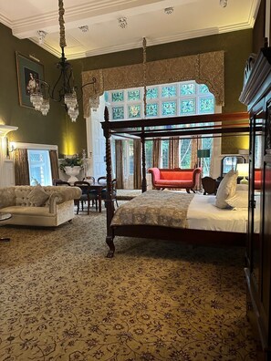 Presidential Suite, Ensuite, Garden View | 1 bedroom, individually decorated, individually furnished, desk