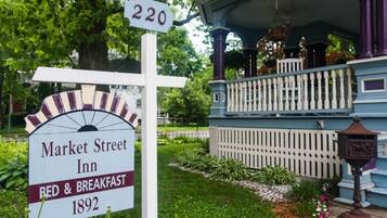 Pintu masuk properti