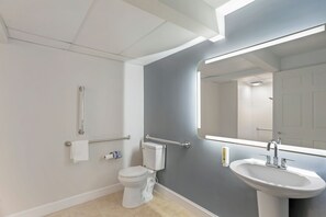 Bañera con ducha, bañera profunda, artículos de tocador gratuitos