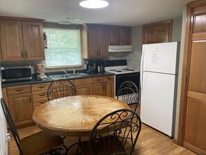 Cottage (7), 2 Bedrooms | Private kitchen - The Villas at Marker 48 (Murray)