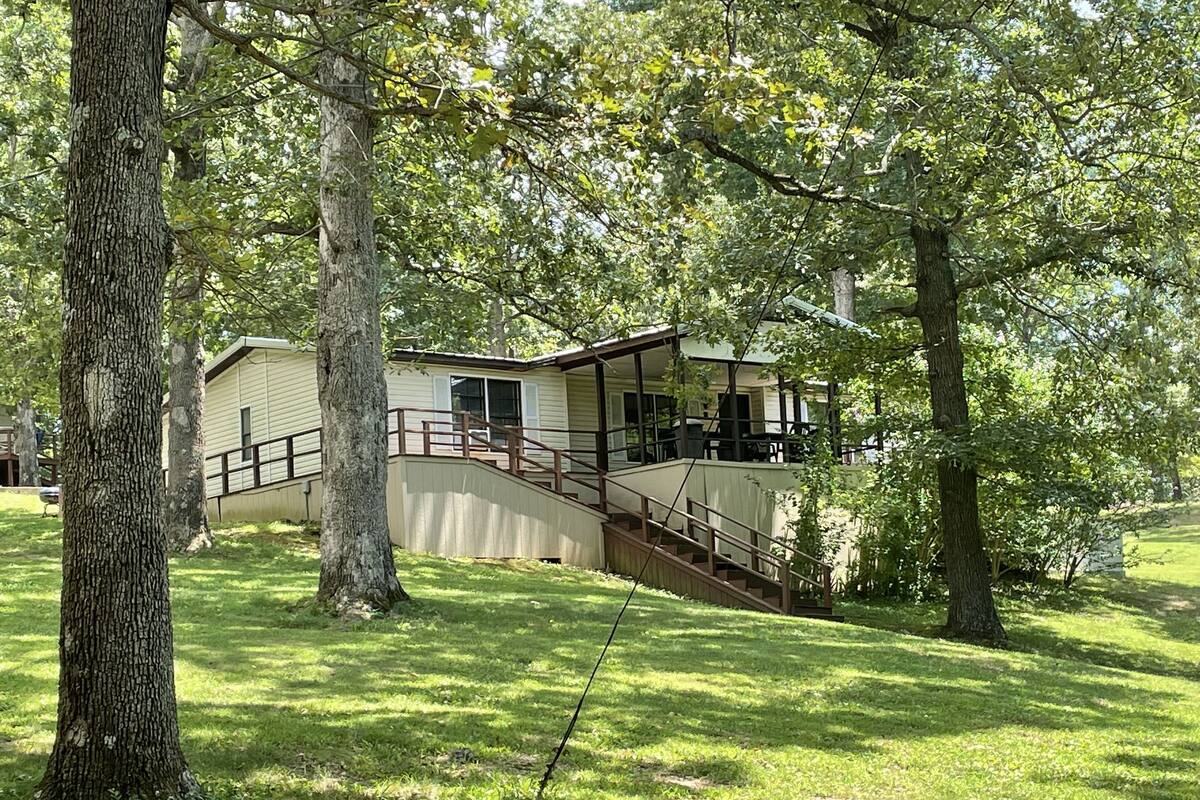 Family Mobile Home (11), 3 Bedrooms, Pool View, Partial Lake View