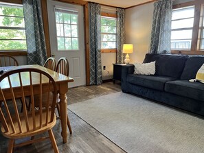 Cottage (2), 2 Bedrooms, Lake View, Lakeside | Living area