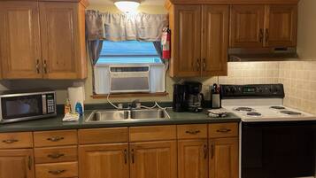 Family Cottage (10), 2 Bedrooms, Pool Access | Private kitchen | Fridge, microwave, oven, stovetop