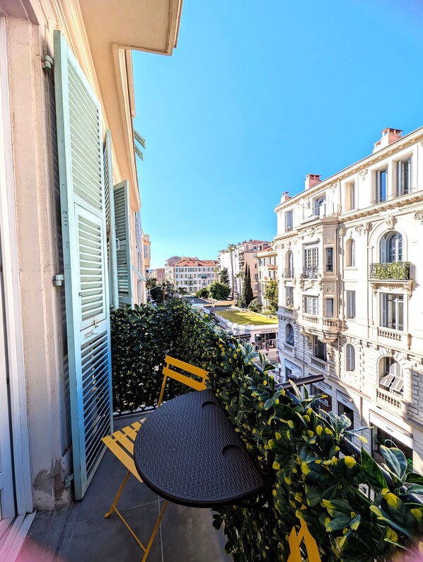 Standard Double Room, 1 Double Bed | Balcony - H33 hôtel (Nice)
