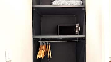 Superior Double or Twin Room | Wardrobe