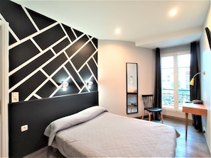 Kahden hengen standard-huone, 1 parisänky | Select Comfort -patjalliset sängyt, tallelokero huoneessa, työpöytä