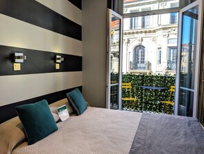 Standard Double Room, 1 Double Bed | Select Comfort beds, in-room safe, desk, soundproofing - H33 hôtel (Nice)