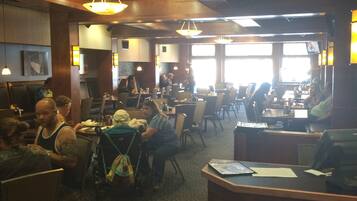 3 restaurants, breakfast, lunch, dinner served; American cuisine