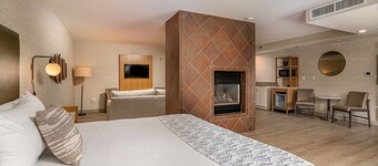 Midnight Rose & McGills Hotel & Casino