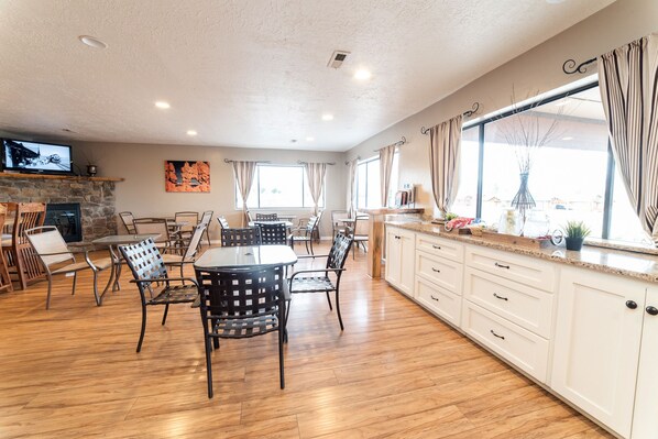 Breakfast area
