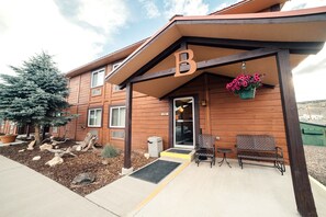 Exterior - Red Ledges Inn (Tropic)