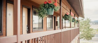 Red Ledges Inn
