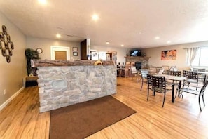 Dining - Red Ledges Inn (Tropic)