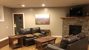 Unclassified image, 4 of 59, button - Red Ledges Inn (Tropic)