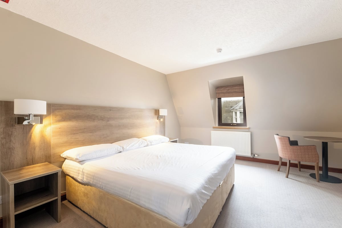 Wi-Fi de cortesia, roupa de cama