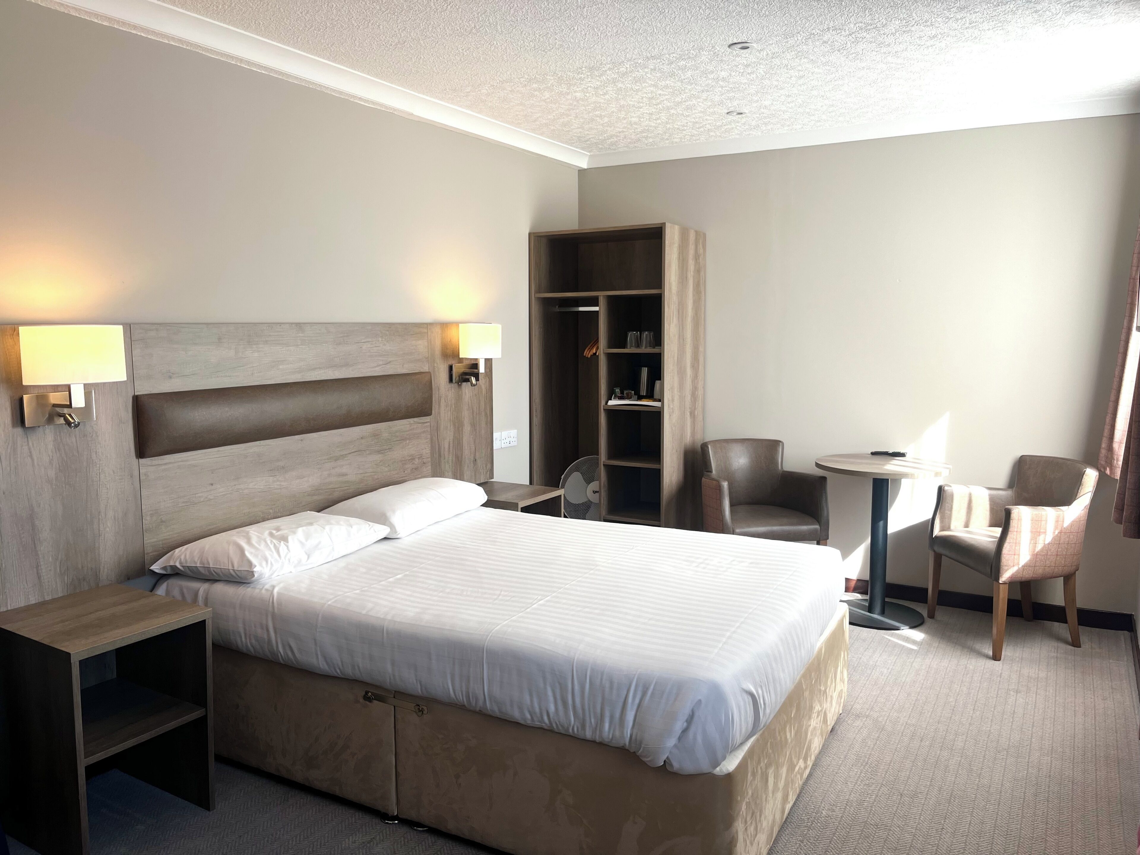 واي فاي مجانً ا وملاءات أسرّة