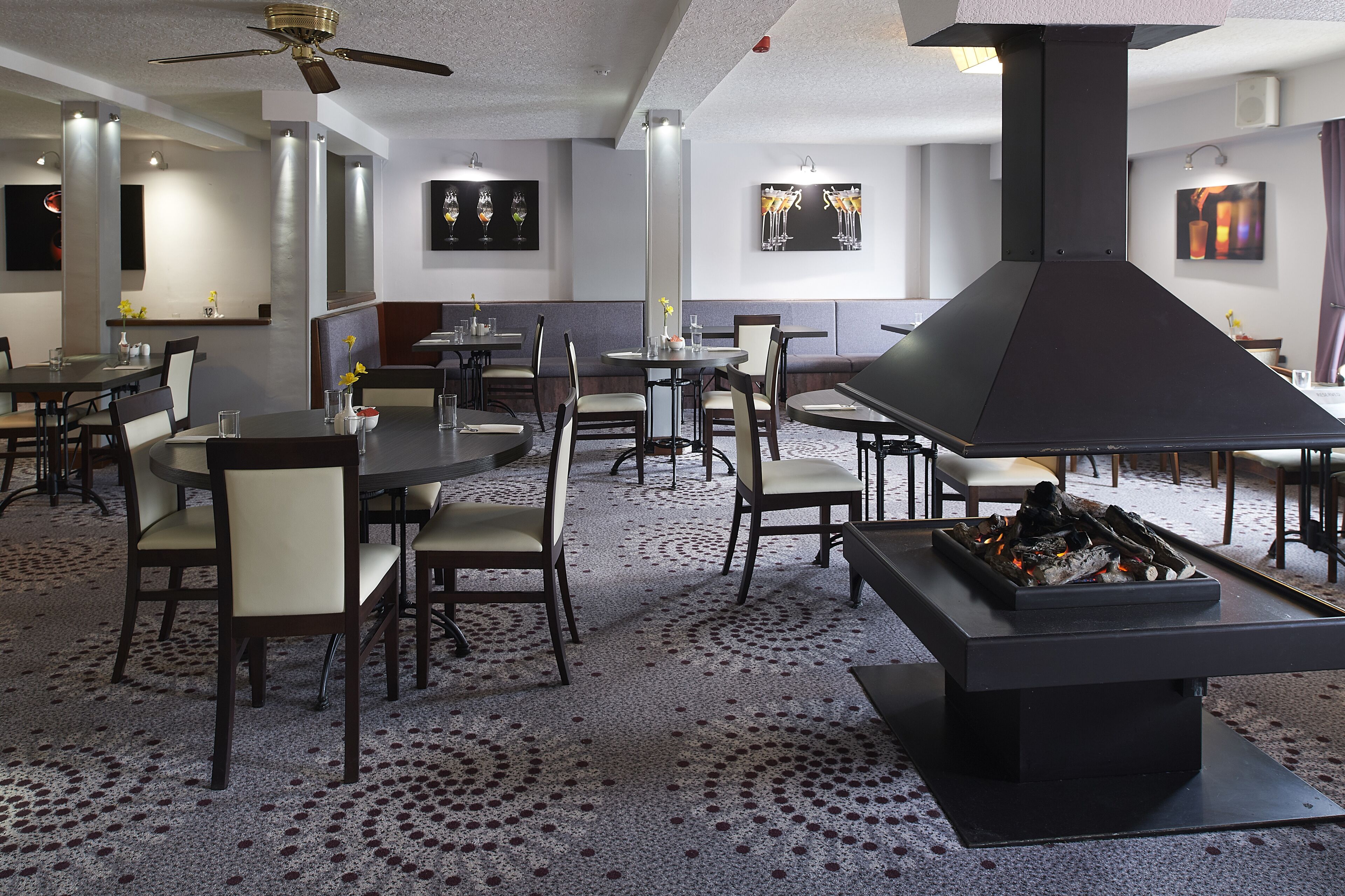 供應早餐、午餐、晚餐；本地菜