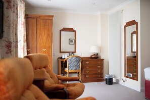 Suite studio supérieure, balcon | 1 chambre, accès au Wi-Fi (inclus), literie fournie