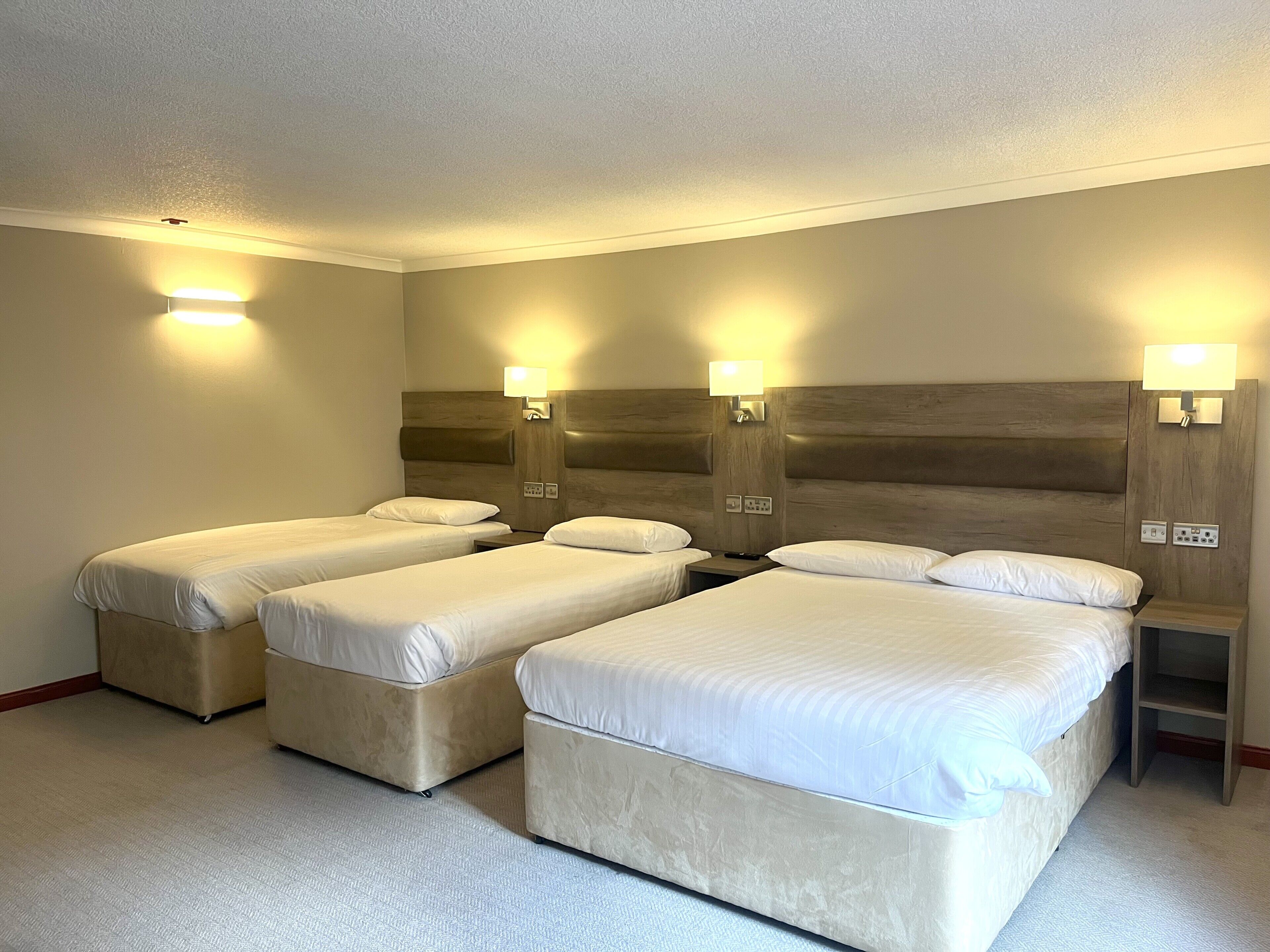 Familien-Doppelzimmer | Kostenloses WLAN, Bettwäsche