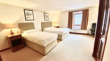 Family Double Room | Free WiFi, bed sheets