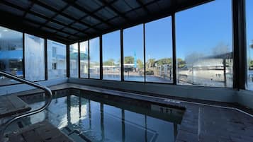 室内 SPA 浴缸