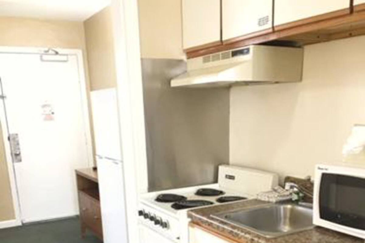 Coffee/tea maker, fridge, microwave