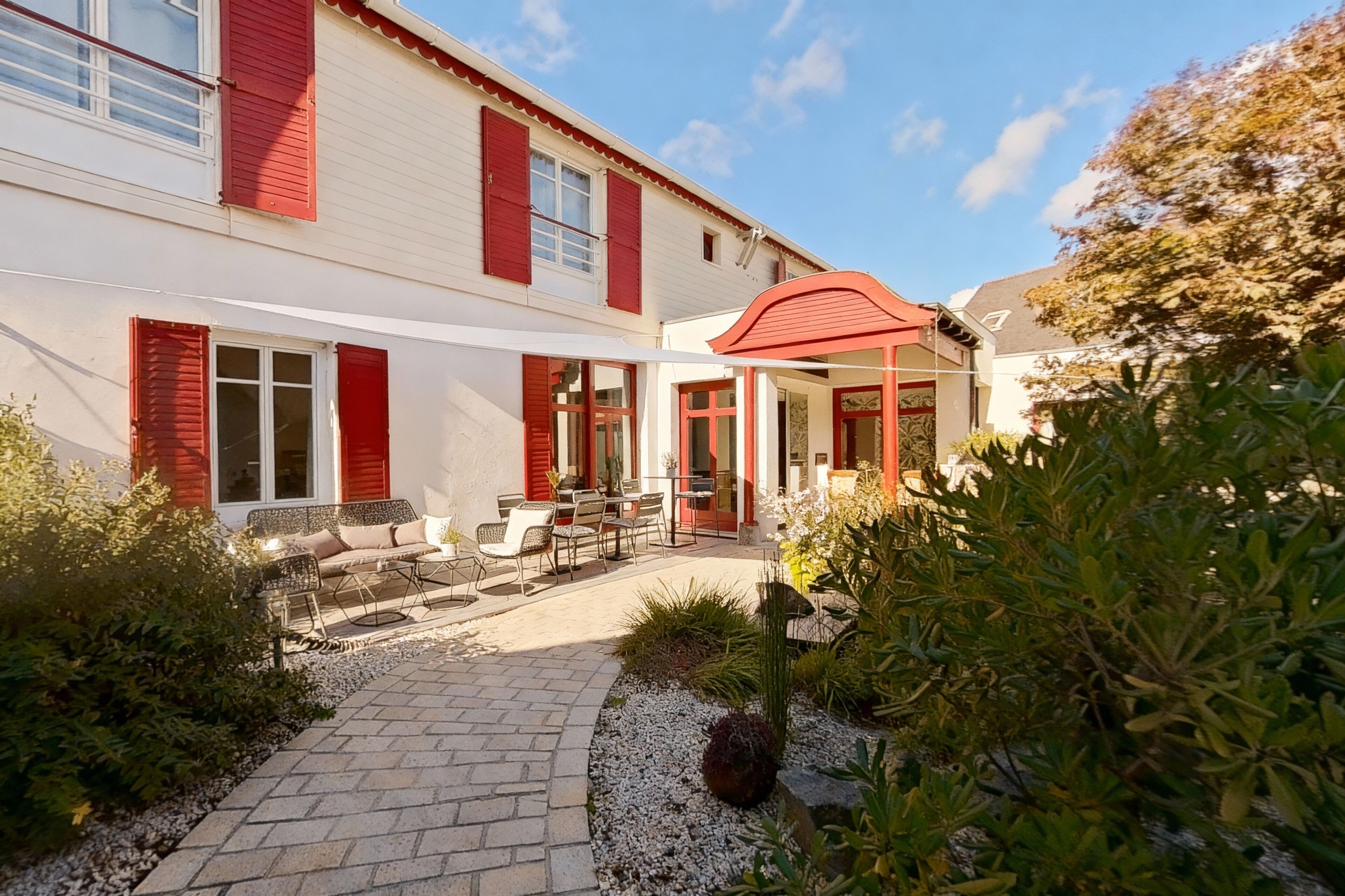 Deluxe Double Room, Garden View | Terrace/patio